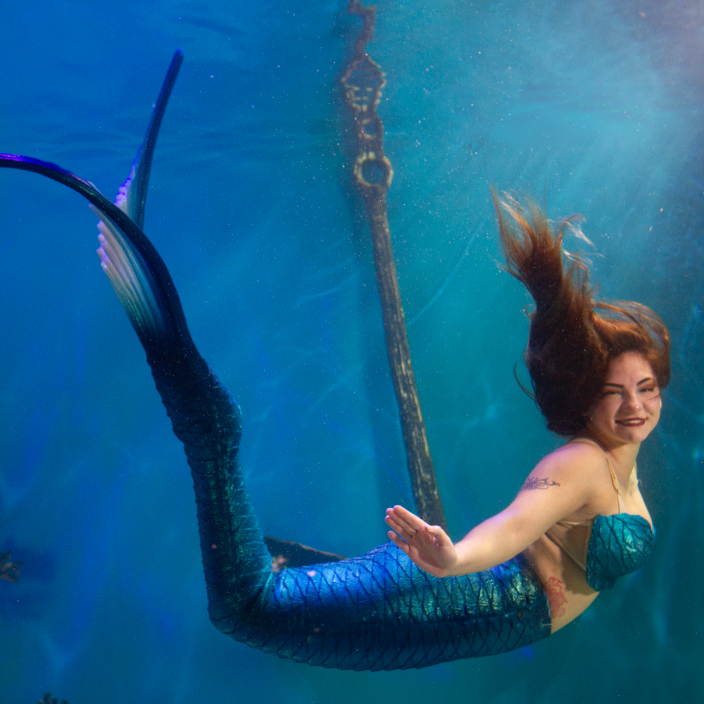 Mertailor mermaid posing underwater during a live aquarium show